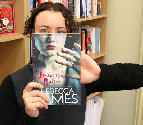 Sự hài hước kỳ diệu mở ra ngay từ… bìa sách - 27 Sự hài hước kỳ diệu mở ra ngay từ… bìa sách - 27