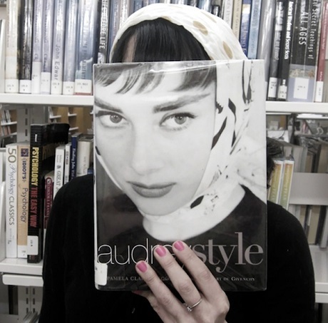 Sự hài hước kỳ diệu mở ra ngay từ… bìa sách - 32 Sự hài hước kỳ diệu mở ra ngay từ… bìa sách - 32