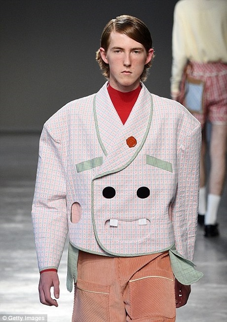 Những bộ trang phục nam phi giới tính, phi tuổi tác.