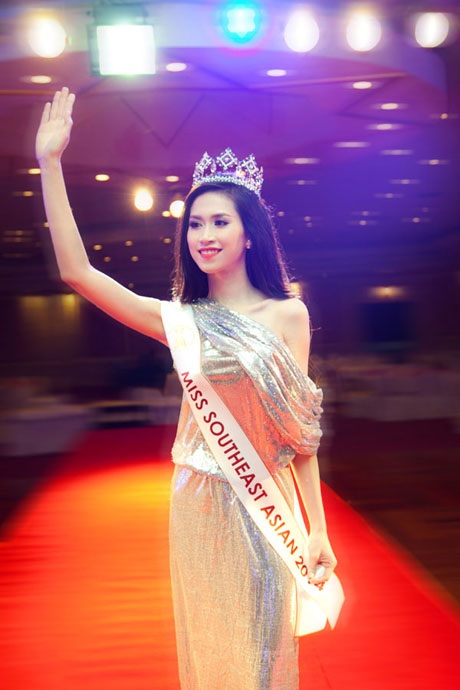 Tản mạn quanh chuyện “đã là Hoa hậu phải giỏi ngoại ngữ” - 1 Hoa hậu Đông Nam Á 2014 - Vũ Trần Triều Thu