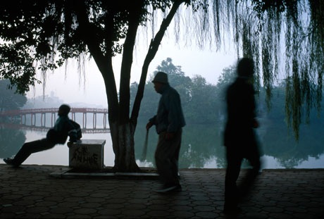 Sáng sớm Hồ Gươm, 2004.