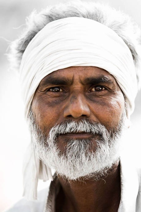 Nhìn ngắm những cửa sổ mở ra “tâm hồn thế giới” - 24 Ông cụ ở thành phố Jaipur, bang Rajasthan, Ấn Độ.