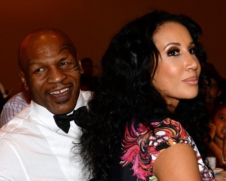Mike Tyson: “Cái chết của con gái khiến tôi muốn sống một cuộc đời khác đi” - 3 Mike Tyson và người vợ hiện tại, người vợ thứ 3 của anh - Lahika “Kiki” Spicer. Mike luôn dành những lời đẹp đẽ nhất để nói về Lahika và khẳng định cô là “cứu tinh của cuộc đời” anh.