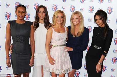 Spice Girls sẽ tái hợp nhưng thiếu đi… “gia vị sang chảnh” - 11 Victoria từ trước đến nay vẫn luôn tỏ ra xa cách với các chị em trong Spice Girls bởi hiện tại, Vic đã có một lối đi riêng, cô gần như không còn quan tâm đến âm nhạc nữa.