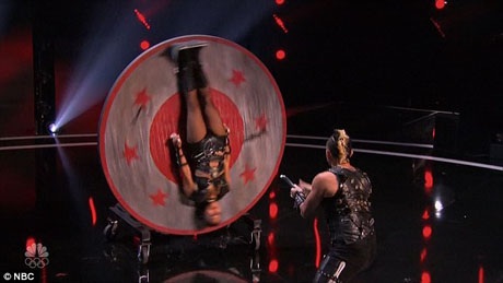 Ảo thuật gia tài giỏi nhưng không biết… “làm màu” bị loại - 13 Vận may đã đứng về phía Deadly Games, khi trong phần luyện tập, họ gặp phải trục trặc, nhưng khi bước lên sân khấu, mọi việc diễn ra suôn sẻ.
