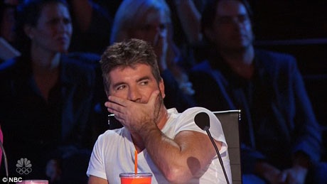 Ảo thuật gia tài giỏi nhưng không biết… “làm màu” bị loại - 14 Giám khảo Simon Cowell rất sợ tiết mục này và đã có lúc ngoảnh mặt đi. Dù vậy, Deadly Games đã được đi tiếp vào vòng trong.