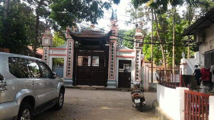 Quang cảnh phía bên ngoài đình Quán La (Ảnh: Văn Thanh)
			 