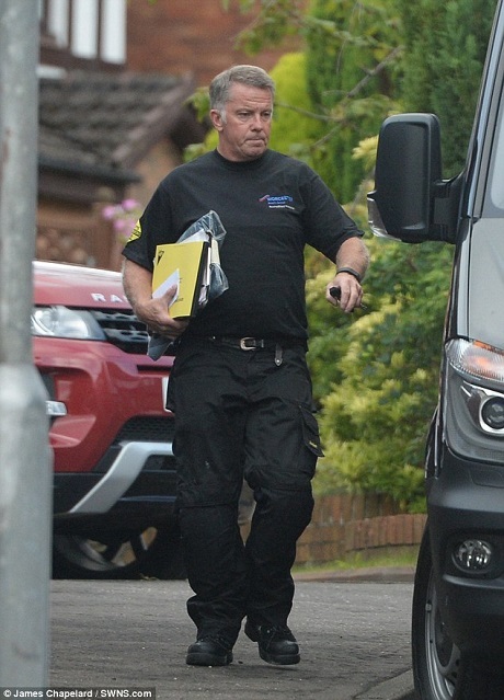 Từ năm 1984, ông John Doherty đã thành lập một công ty nhỏ của riêng mình chuyên sửa chữa đường ống nước và hệ thống sưởi.