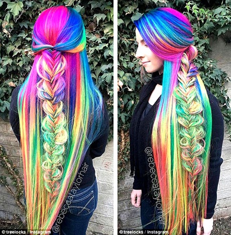 Dù vậy, những màu rực rỡ theo tông 7 sắc cầu vồng mới là màu yêu thích của Trisha.