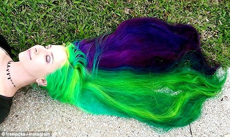 Trisha cho biết cô không bao giờ sử dụng các dụng cụ làm tóc có nhiệt độ cao như máy là, máy sấy.