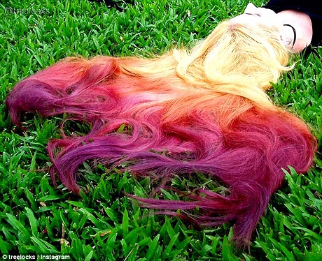 Mỗi ngày, Trisha đều phải dậy sớm chuẩn bị đi làm bởi cô mất nhiều thời gian cho mái tóc hơn những người khác.