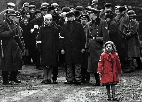 Làm phim điện ảnh cho trẻ nhỏ bắt đầu từ… nỗi sợ hãi - 6 “Schindler’s List” (Bản danh sách của Schindler - 1993), bộ phim đánh dấu sự trưởng thành trong cách làm phim của Spielberg.