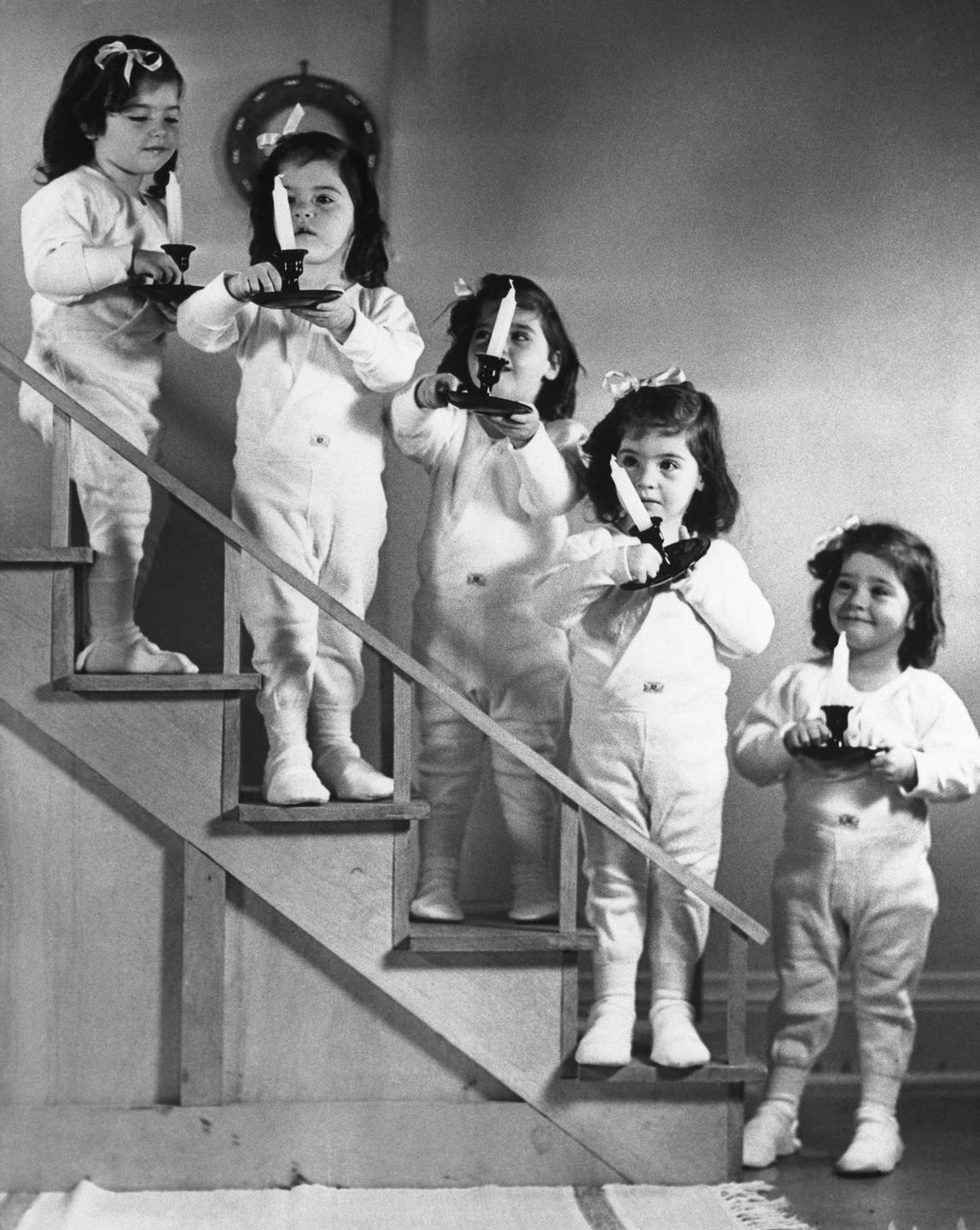 Cuộc đời kỳ lạ của 5 chị em sinh năm nổi tiếng nhất trong lịch sử - Ảnh 1. Cuộc đời kỳ lạ của 5 chị em sinh năm nổi tiếng nhất trong lịch sử - Ảnh 1.