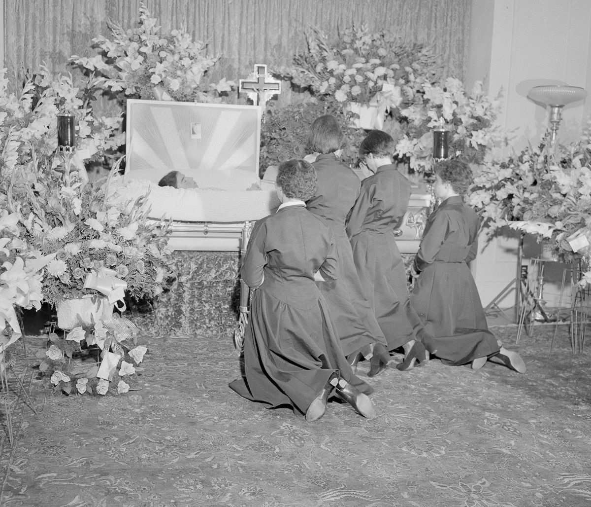 Cuộc đời kỳ lạ của 5 chị em sinh năm nổi tiếng nhất trong lịch sử - Ảnh 16. Cuộc đời kỳ lạ của 5 chị em sinh năm nổi tiếng nhất trong lịch sử - Ảnh 16.