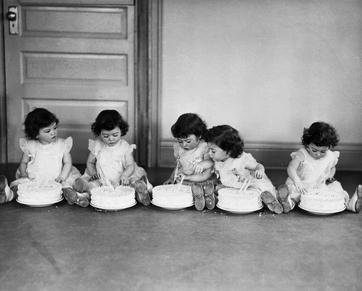 Cuộc đời kỳ lạ của 5 chị em sinh năm nổi tiếng nhất trong lịch sử - Ảnh 5. Cuộc đời kỳ lạ của 5 chị em sinh năm nổi tiếng nhất trong lịch sử - Ảnh 5.