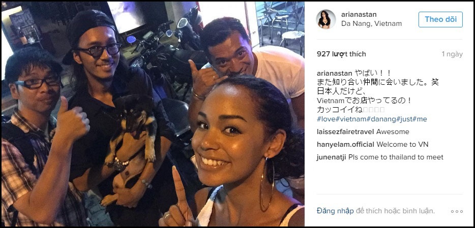 Trong chuyến du lịch của mình, Ariana đã gặp gỡ những người bạn mới, họ cũng đang du lịch tại Đà Nẵng như cô. Họ đã nhận ra cô và cùng chụp một bức ảnh kỷ niệm. Ariana rất vui vẻ, thoải mái. Việc được là một người bình thường “tung tăng” đi lại giữa đường phố khiến cô thấy thích thú, nhưng khi “bị phát hiện” cũng không hề khiến Ariana cảm thấy khó chịu.