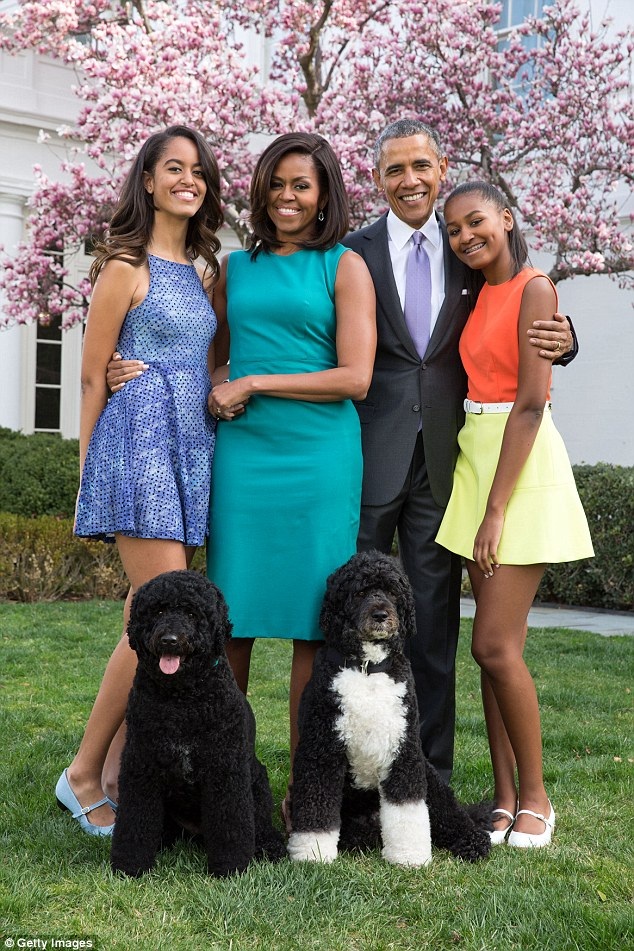 Bài báo gây sốt của ông Obama trên tạp chí phụ nữ - 4 Ảnh gia đình ông Obama chụp tại Nhà Trắng.