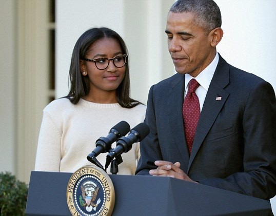 Con gái Tổng thống Obama phục vụ trong nhà hàng hải sản - 1 Con gái Tổng thống Obama phục vụ trong nhà hàng hải sản - 1