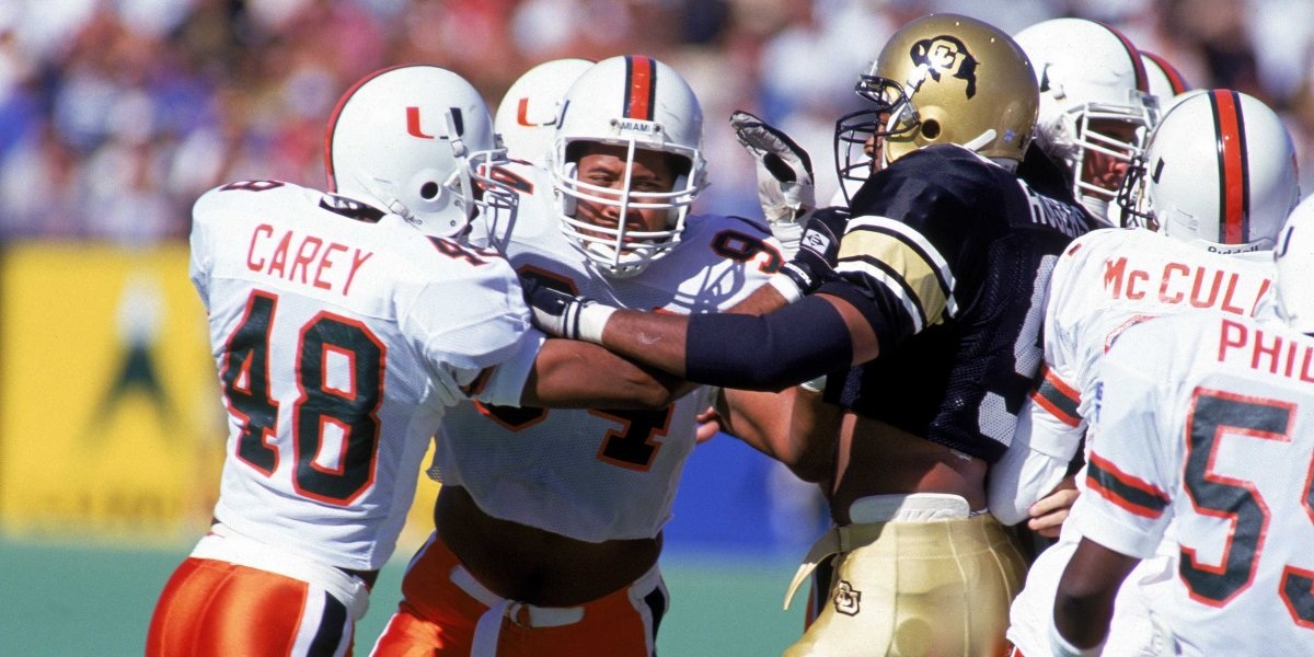 Dù có sự nghiệp thi đấu rất ấn tượng nhưng vận may không mỉm cười với Dwayne bởi anh liên tiếp gặp phải những chấn thương nghiêm trọng ở vai và lưng khiến sự nghiệp của một cầu thủ bóng bầu dục bị chững lại. Nếu không gặp phải những chấn thương dai dẳng này, có thể Dwayne đã không bao giờ có những bước chuyển trong cuộc đời, và anh sẽ tiếp tục là một cầu thủ bóng bầu dục.