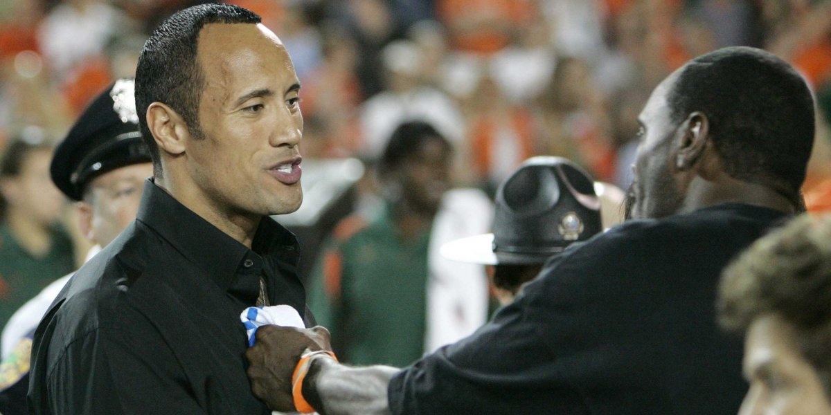 Sau khi phong độ thi đấu sụt giảm vì chấn thương, Dwayne phải rời khỏi đội tuyển quốc gia và bắt đầu thi đấu cho những đội tuyển, câu lạc bộ hạng hai với mức lương ít ỏi, và thậm chí, cuối cùng, còn bị thất nghiệp hồi năm 1995. Nhớ lại thời kỳ cay đắng đó, Dwayne cho biết: “Những ước mơ mà tôi từng có đều vỡ vụn. Không còn sự nghiệp thi đấu bóng bầu dục nữa. Đó là thời kỳ tồi tệ nhất trong cuộc đời tôi”.