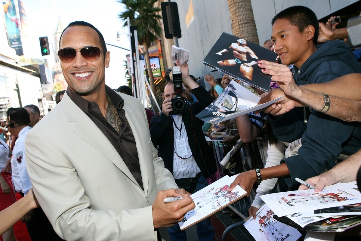 Khi đó, một nhà phê bình phim danh tiếng từng viết: “Để biết Đá tảng rồi đây có thể cạnh tranh với sự nghiệp đáng tự hào của Schwarzenegger trong tư cách một người hùng phim hành động hay không, người ta vẫn còn phải chờ đợi, khó mà nói trước, nhưng về cơ bản, dựa trên những gì đã thấy, Dwayne có rất nhiều tiềm năng”.