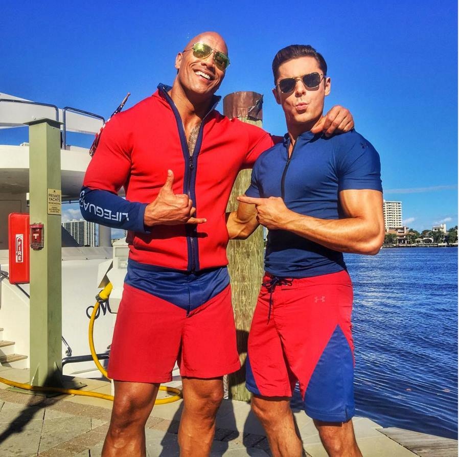 Gần đây, bộ phim “Baywatch” cũng vừa đóng máy. Trong phim, Dwayne diễn xuất bên cạnh nam diễn viên Zac Efron. Có thể thấy dường như “Đá tảng” không bao giờ cho phép mình được nghỉ ngơi, anh luôn có những dự án điện ảnh lớn nhỏ, những kế hoạch hoạt động trong và ngoài lĩnh vực điện ảnh.