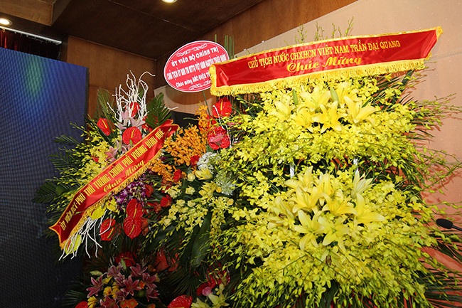 Kỷ niệm 10 năm thành lập, báo Điện tử Tổ quốc ra giao diện mới - 1 Lẵng hoa chúc mừng 10 năm báo điện tử Tổ quốc của Chủ tịch nước Trần Đại Quang, Chủ tịch UBTƯ MTTQVN Nguyễn Thiện Nhân, Phó Thủ tướng Vương Đình Huệ.