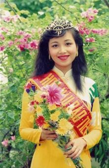 Bí ẩn Á hậu cao 1m60 từng khiến Hoa hậu Diệu Hoa "lép vế" - 1
Hoa hậu Diệu Hoa năm 1990
