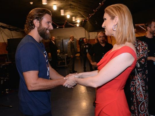 Nam diễn viên Bradley Cooper và nữ danh ca Celine Dion tại chương trình “Stand Up To Cancer”.