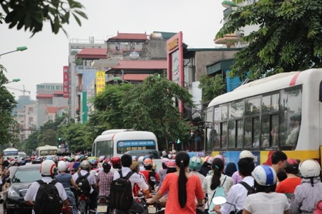 Đường Khương Đình ùn ứ kéo dài