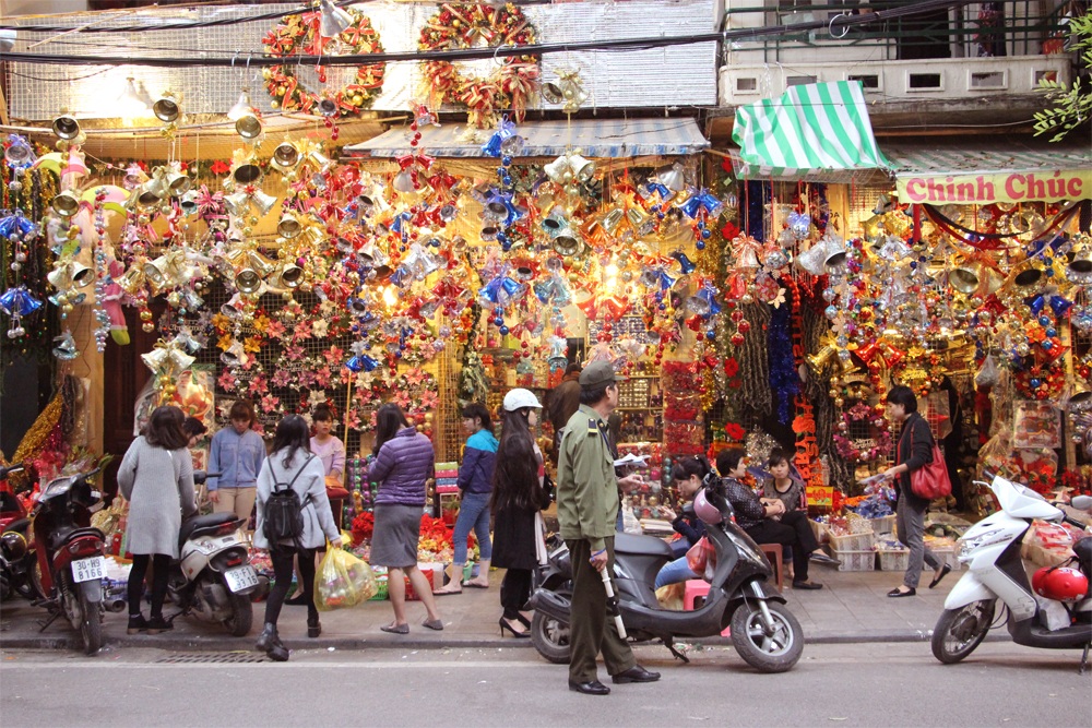 Phố cổ Hà Nội rực rỡ sắc màu Noel - 1 Phố cổ Hà Nội rực rỡ sắc màu Noel - 1