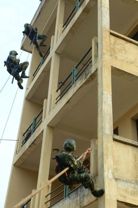 Bí mật tiếp cận mục tiêu