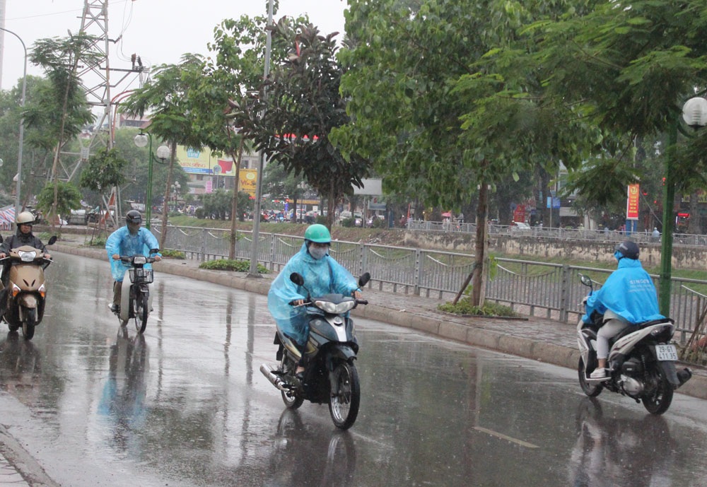 Ảnh hưởng của không khí lạnh, Hà Nội đón mưa giông mạnh - 1
Ảnh hưởng của không khí lạnh, nhiều nơi xuất hiện mưa giông (ảnh: Nguyễn Dương)