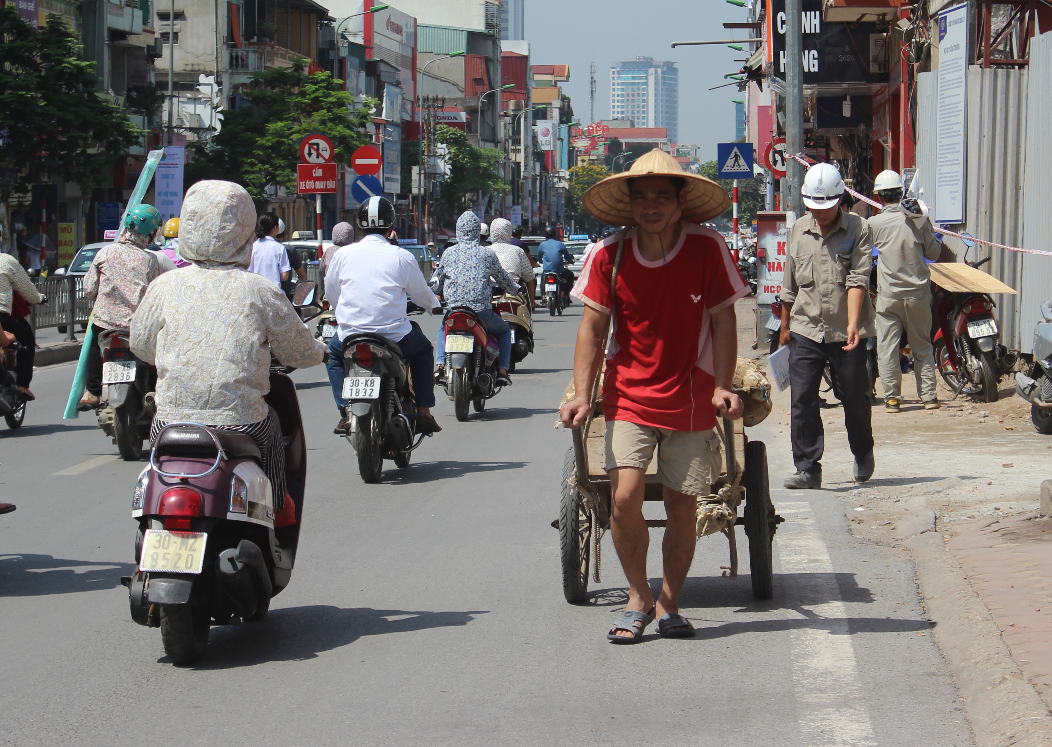 Cường độ nắng nóng gia tăng, Hà Nội 37 độ C - 1 Cường độ nắng nóng ở Bắc Bộ đang gia tăng, dự kiến đợt nắng nóng này kéo dài đến ngày 3/6 (ảnh: Nguyễn Dương)