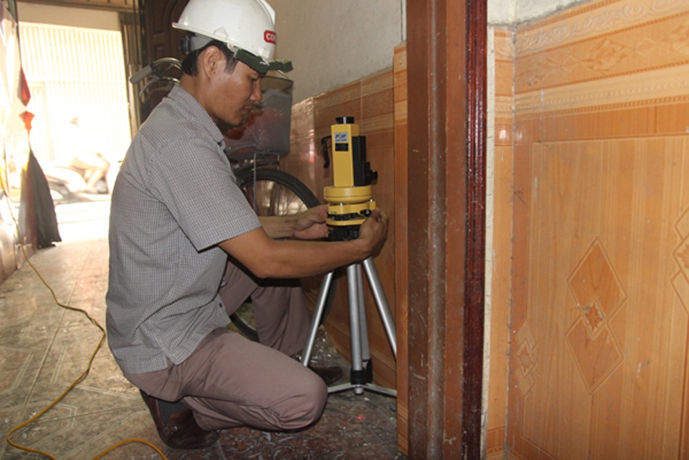 Vụ nhà nghiêng gần 1m: Yêu cầu người dân di dời khẩn cấp - 3 Vụ nhà nghiêng gần 1m: Yêu cầu người dân di dời khẩn cấp - 3