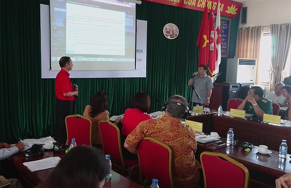 Trung ương Hội chữ thập đỏ Việt Nam diễn tập cơ chế ứng phó với thảm họa - 2 Một tình huống giả định khi có thông tin về một cơn bão mạnh, cấp dưới đang xin ý kiến chỉ đạo của cấp trên.