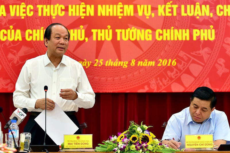 Vì sao 2.000 tỷ đồng cứu trợ hạn, mặn vẫn chưa thể đến tay dân? - 1 Bộ trưởng – Chủ nhiệm Văn phòng Chính phủ Mai Tiến Dũng thở dài: “Chủ trương của Thủ tướng là xử lý cấp bách để giải quyết tình trạng hạn mặn, đơn giản thủ tục để triển khai được ngay. Vậy mà giờ bao nhiêu cà phê, hồ tiêu bị hạn đã chết lâu rồi, đâu thể chờ các bộ họp xong được”.