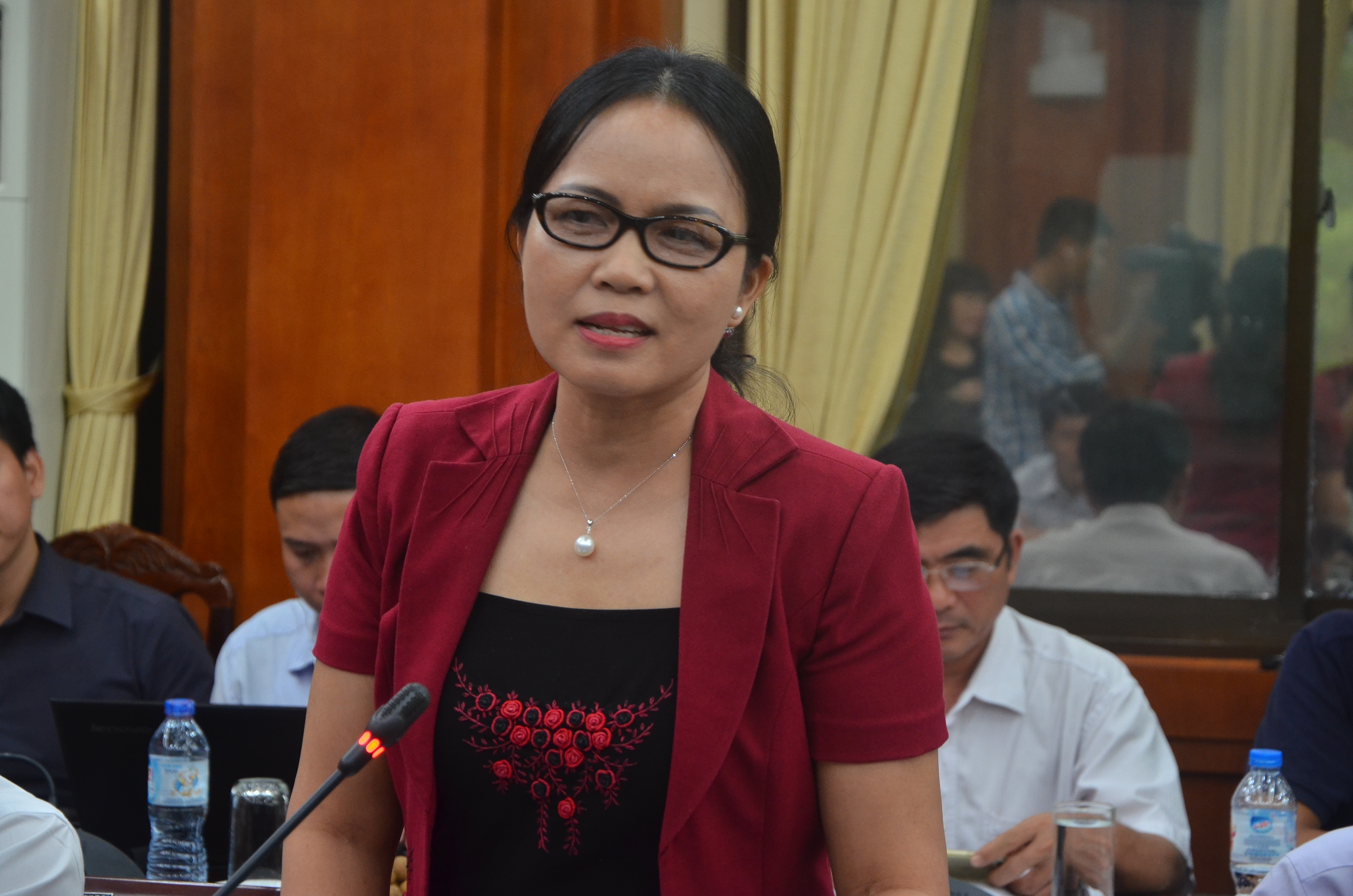 Bà Hồng khẳng định, Bộ NN&PTNT không yêu cầu kéo tiền vào dự án dang dở của bộ này và giữa các bộ không hề có mâu thuẫn trong việc giải ngân 2.000 tỷ đồng.