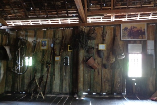 gian-nha-trung-bay-nhieu-hien-vat-cua-vua-san-voi-65cea