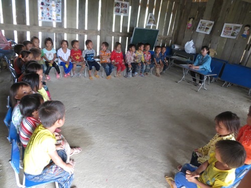 100% học sinh mẫu giáo của thôn đến lớp học chữ