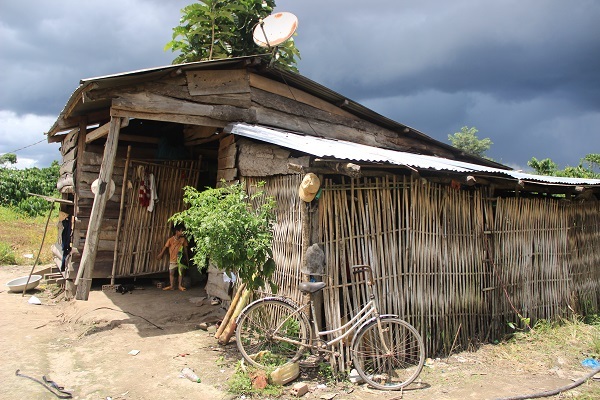 Căn nhà rách nát của mẹ con chị Hà