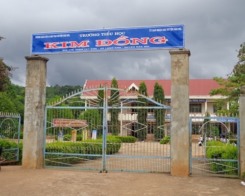 Trường tiểu học “phớt lờ” yêu cầu giảm bớt các khoản thu đầu năm - 1 Trường Tiểu học Kim Đồng nơi có những ý kiến trái chiều khi mở Câu lạc bộ Tiếng Anh
