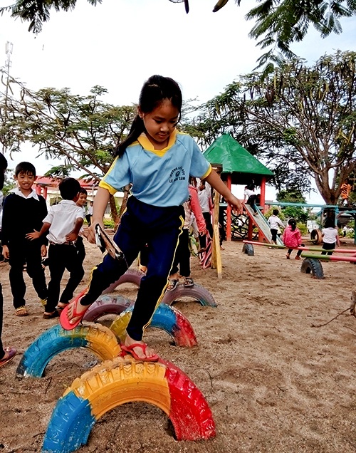 Thú vị sân chơi làm từ... đồ tái chế - 1 Thú vị sân chơi làm từ... đồ tái chế - 1