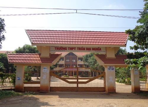 Kỷ luật hiệu trưởng mắc hàng loạt sai phạm - 1
Trường THPT Trần Đại Nghĩa (huyện Buôn Đôn, Đắk Lắk) nơi ông Nguyễn Văn Niệm công tác.