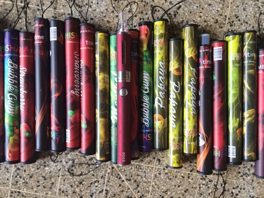 Giật mình cảnh học sinh hút shisha trong trường học - 1 Loại shisha pen mà các em học sinh sử dụng