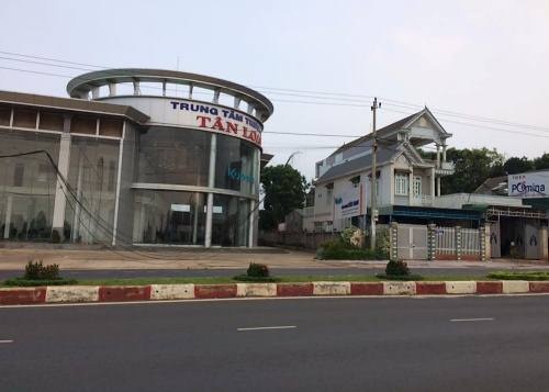 "Đường lửa" dài 400m cháy rực trên lưng chừng trời - 3 Nhiều đoạn dây cáp bị cháy võng xuống đường
