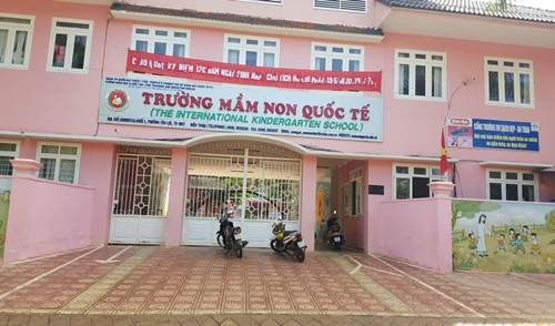 
Trường Mầm non Quốc tế (phường Tân Lợi, TP. Buôn Ma Thuột, Đắk Lắk) bị ảnh hưởng từ rác thải của các hàng quán.

