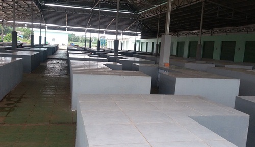 Đắk Lắk: Doanh nghiệp và tiểu thương kêu cứu vì bị huyện làm khó? - 1 Chợ mới được xây dựng khang trang nhưng vắng bóng tiểu thương vào kinh doanh