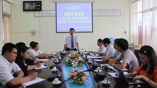 Lãnh đạo Sở GD-ĐT Đắk Lắk báo cáo về công tác chuẩn bị cho kỳ thi THPT quốc gia năm 2016