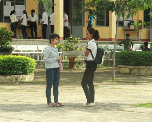 Môn Sử: Đề mở, thí sinh hào hứng với câu hỏi về đại đoàn kết dân tộc - 1 Thí sinh trao đổi bài sau môn thi Lịch sử